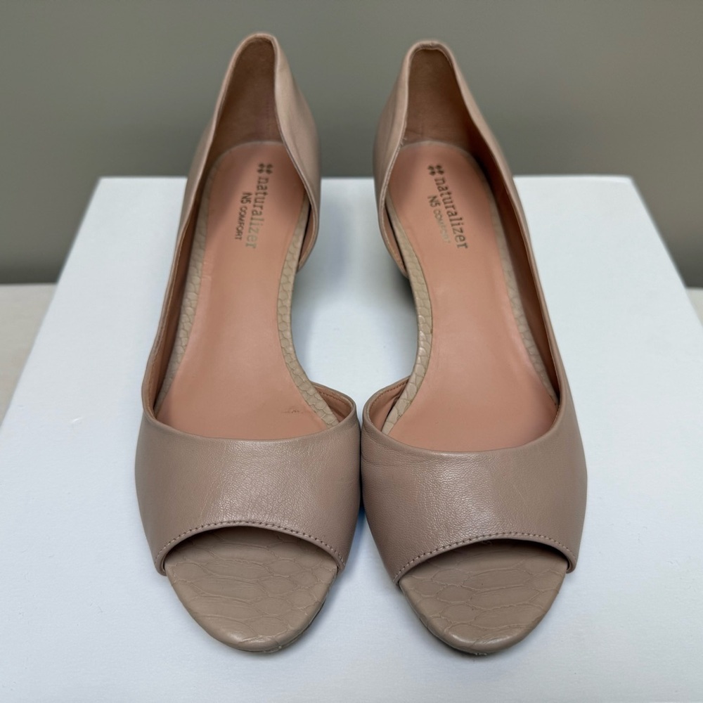 Naturalizer Nude Leather Peep Toe Heels – Size 7